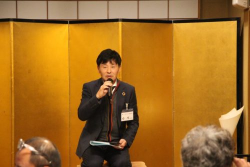 中締めをする右川副会長