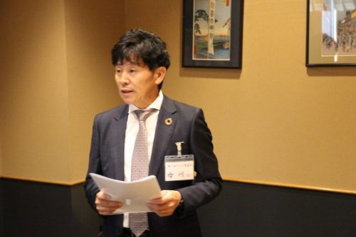 司会進行する右川副会長
