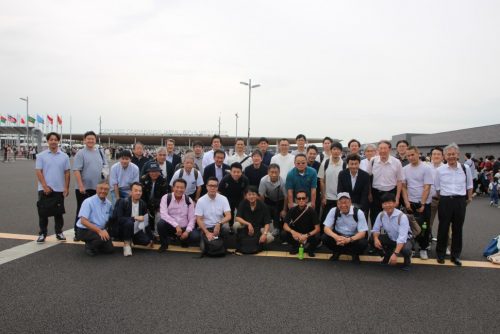 大阪万博で集合写真