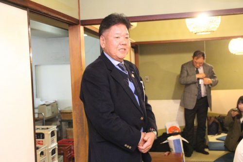 中締めを行う山下役員